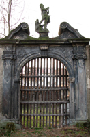 Stara Kamienica-zabytkowa brama